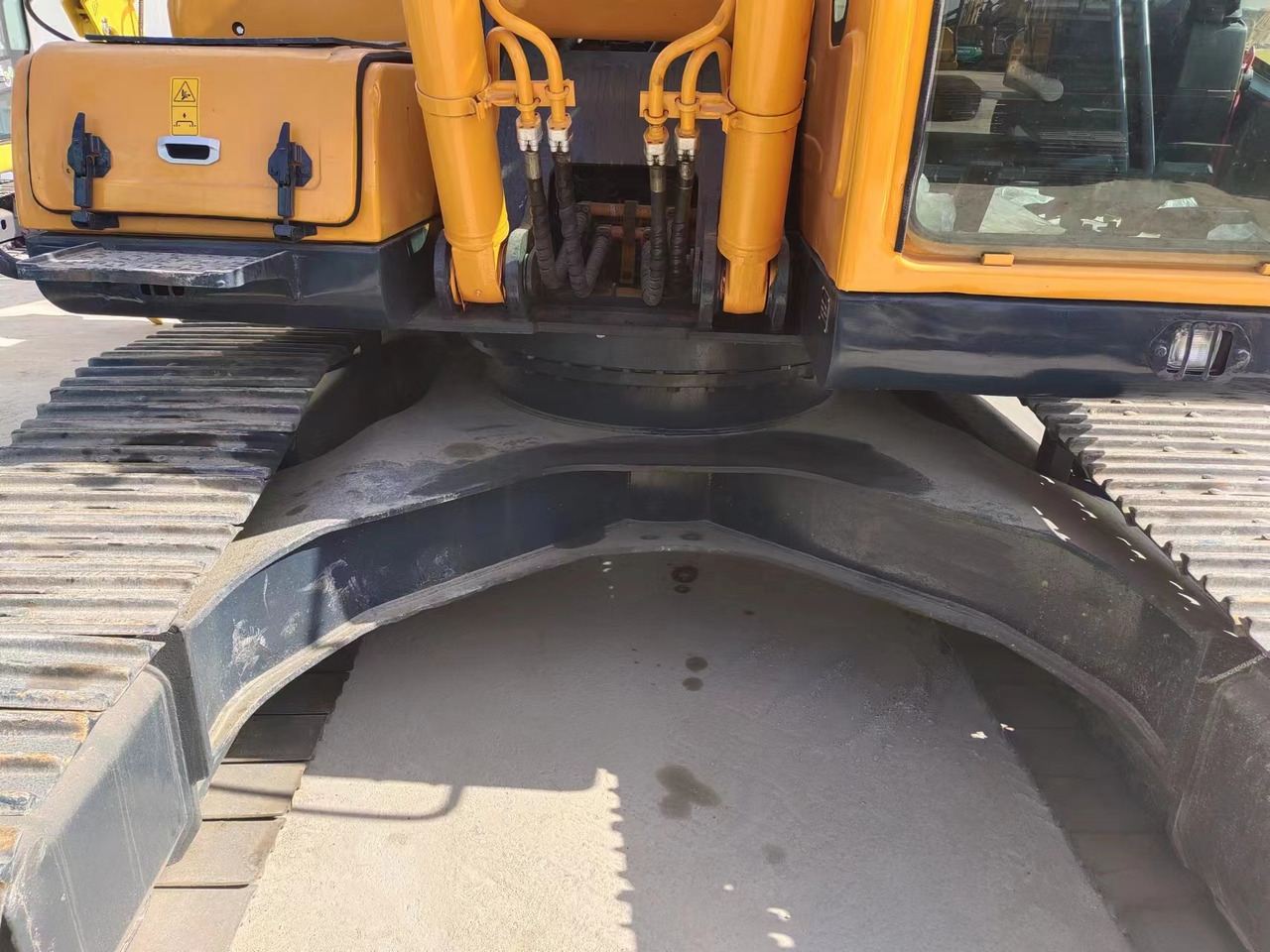 HYUNDAI 220LC-9S - Ekskavator perayap: gambar 5 HYUNDAI 220LC-9S - Ekskavator perayap: gambar 5