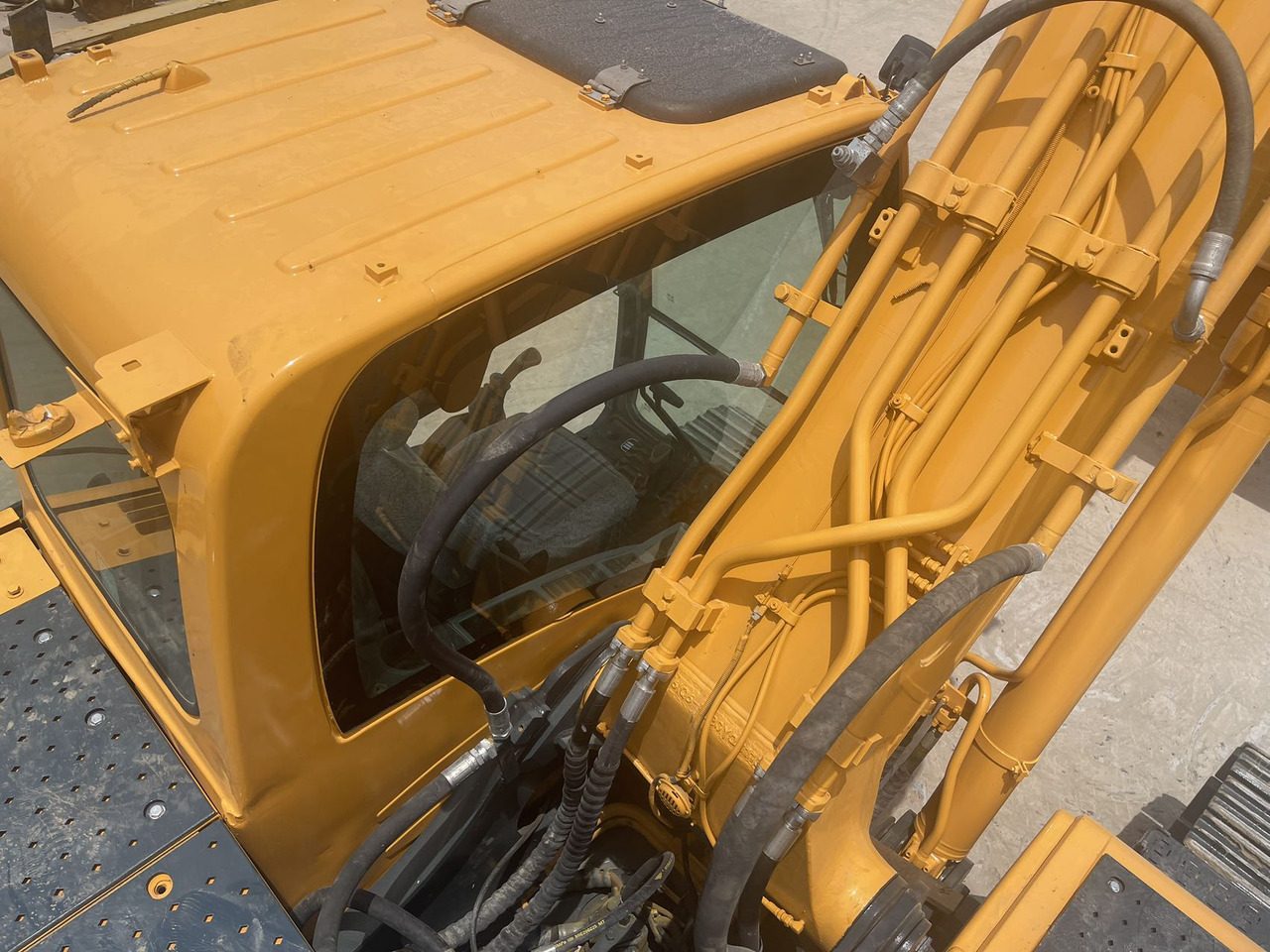 HYUNDAI 220LC-9S - Ekskavator perayap: gambar 5 HYUNDAI 220LC-9S - Ekskavator perayap: gambar 5