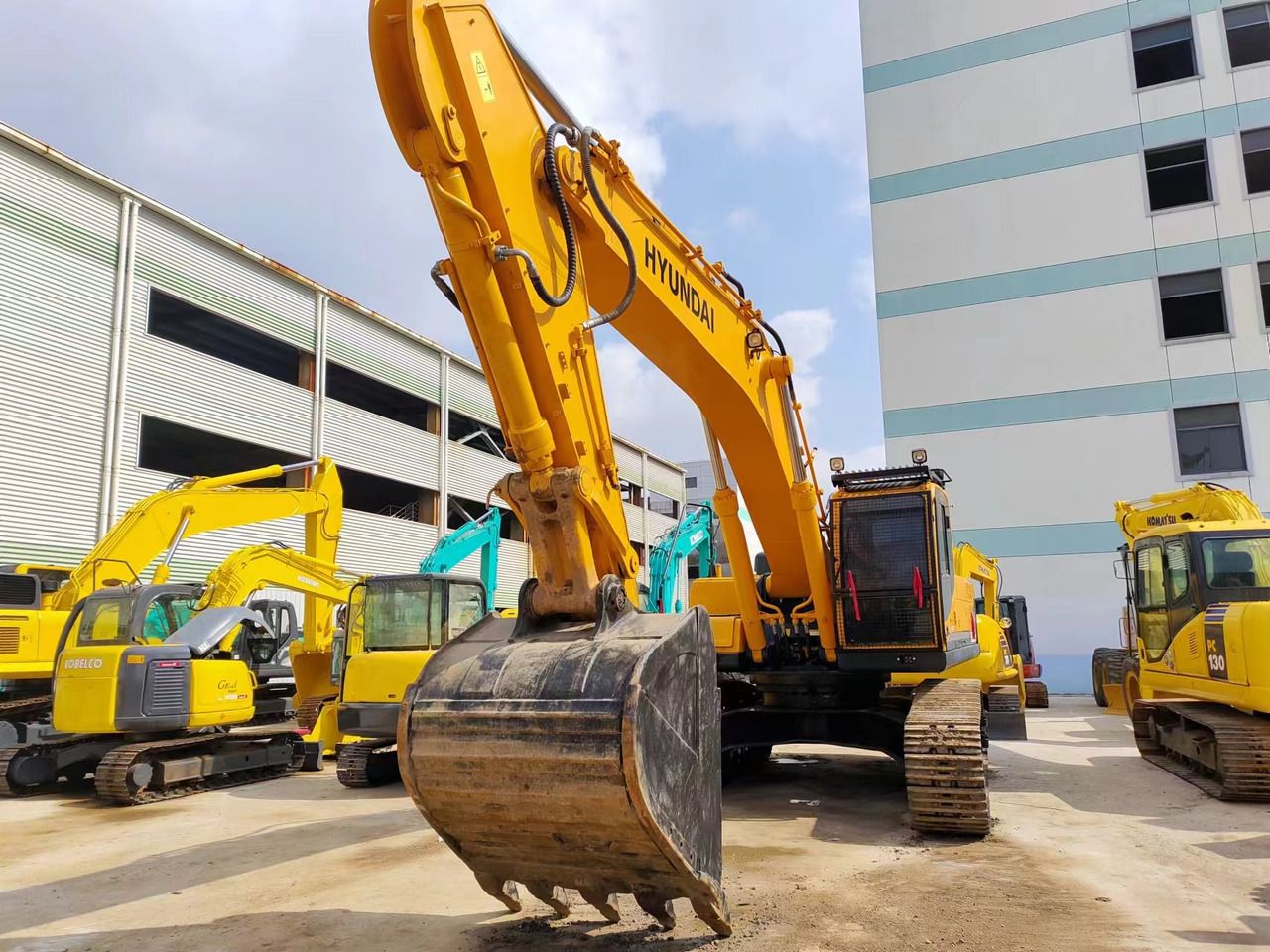 HYUNDAI R385LC-9T R305 R220 - Ekskavator perayap: gambar 2 HYUNDAI R385LC-9T R305 R220 - Ekskavator perayap: gambar 2