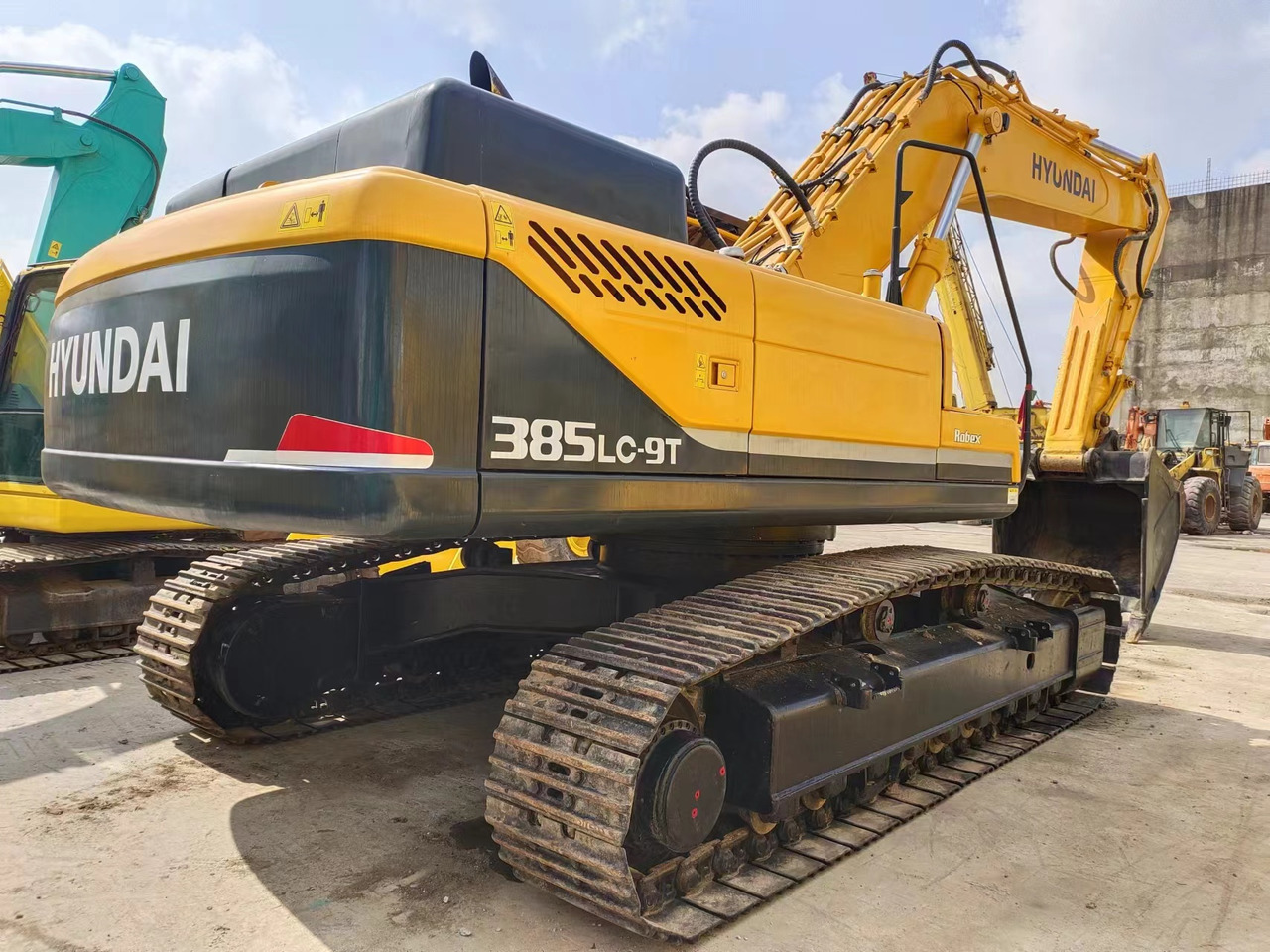 HYUNDAI R385LC-9T R305 R220 - Ekskavator perayap: gambar 1 HYUNDAI R385LC-9T R305 R220 - Ekskavator perayap: gambar 1