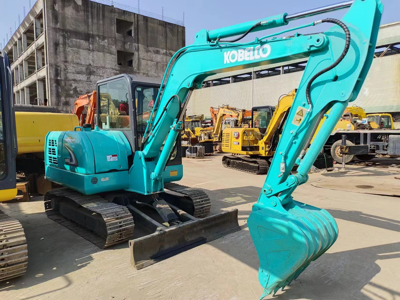 KOBELCO SK60-8 - Ekskavator mini: gambar 1 KOBELCO SK60-8 - Ekskavator mini: gambar 1