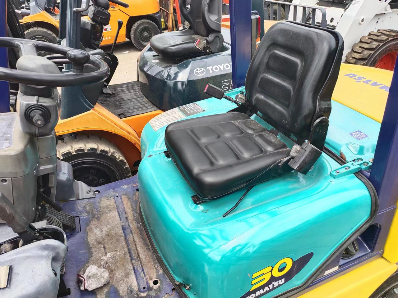 KOMATSU FD30 - Forklift diesel: gambar 5 KOMATSU FD30 - Forklift diesel: gambar 5