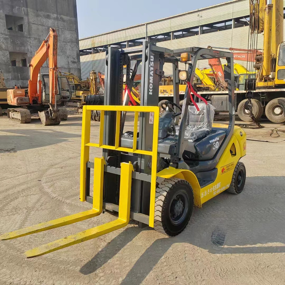 KOMATSU FD30 - Forklift diesel: gambar 1 KOMATSU FD30 - Forklift diesel: gambar 1