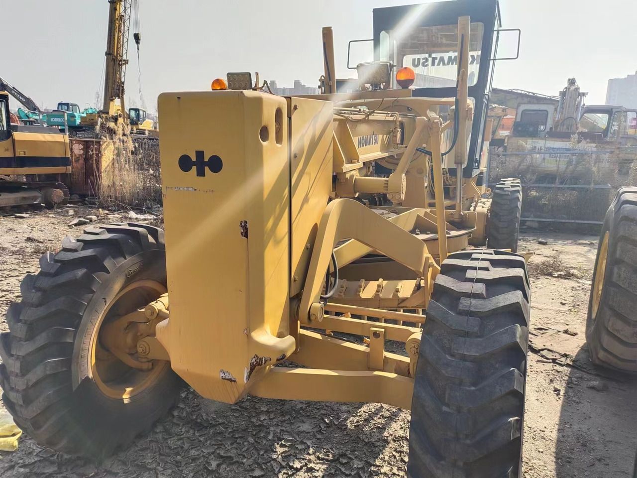 KOMATSU GD825A - Grader: gambar 1 KOMATSU GD825A - Grader: gambar 1