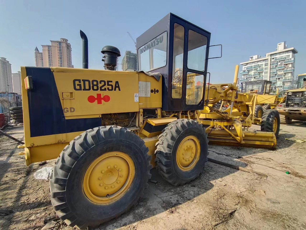 KOMATSU GD825A - Grader: gambar 3 KOMATSU GD825A - Grader: gambar 3
