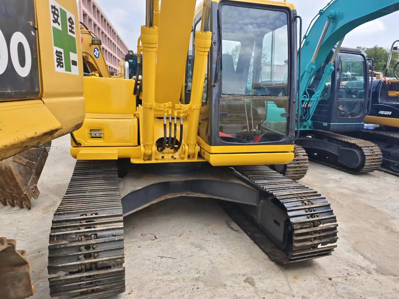 KOMATSU PC120-6 - Ekskavator perayap: gambar 3 KOMATSU PC120-6 - Ekskavator perayap: gambar 3