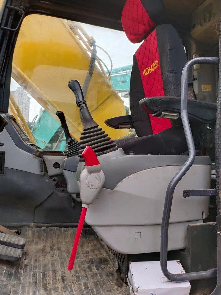 KOMATSU PC200-7 - Ekskavator perayap: gambar 3 KOMATSU PC200-7 - Ekskavator perayap: gambar 3