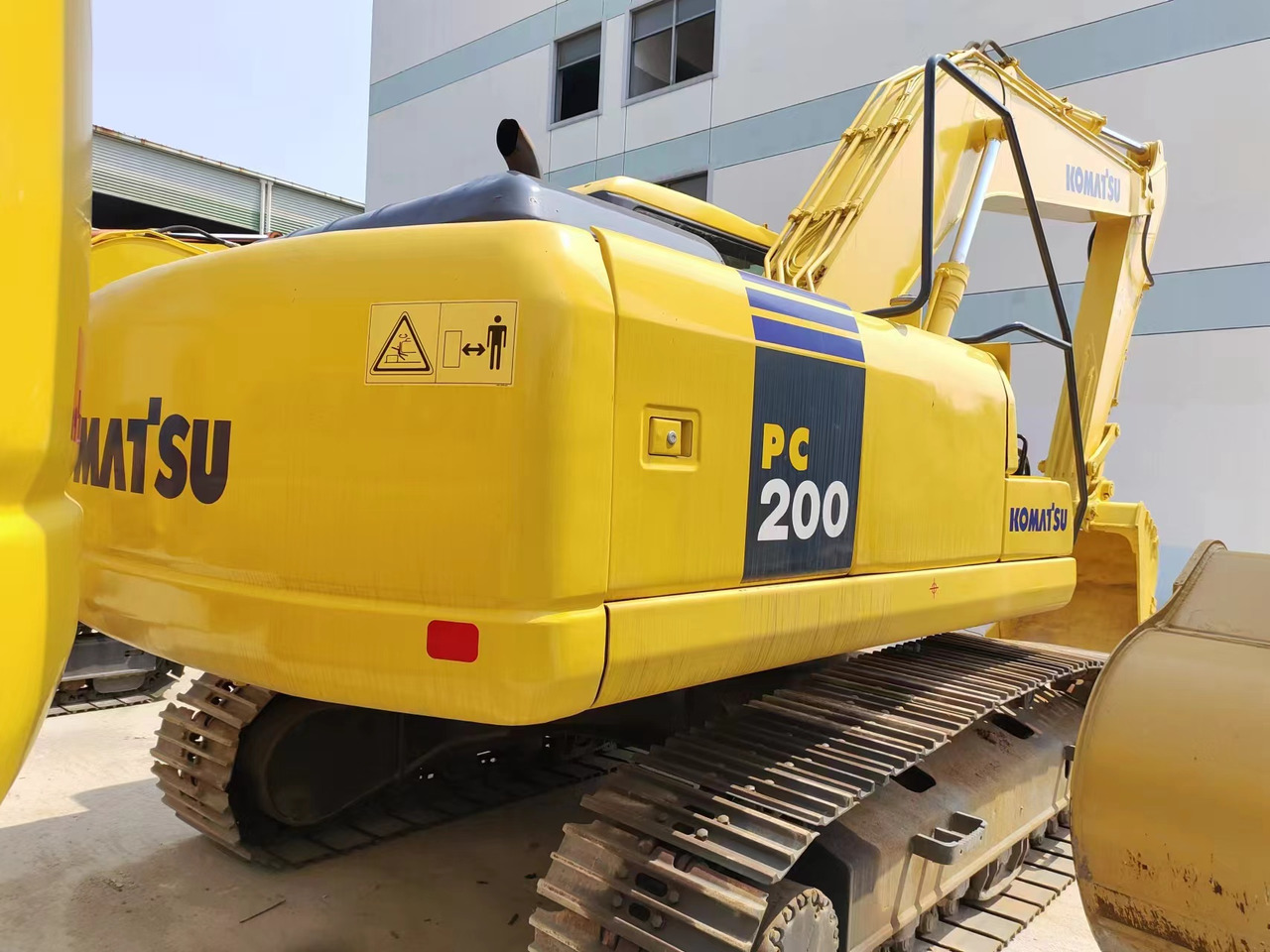 KOMATSU PC200-7 PC200 - Ekskavator perayap: gambar 2 KOMATSU PC200-7 PC200 - Ekskavator perayap: gambar 2
