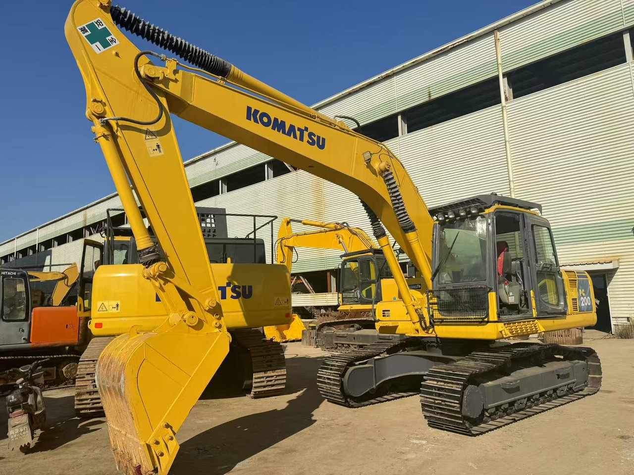 KOMATSU PC200-8 - Ekskavator perayap: gambar 1 KOMATSU PC200-8 - Ekskavator perayap: gambar 1