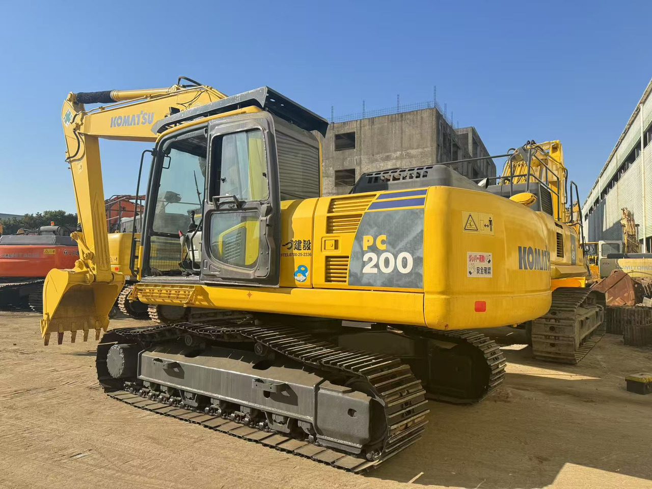 KOMATSU PC200-8 - Ekskavator perayap: gambar 1 KOMATSU PC200-8 - Ekskavator perayap: gambar 1