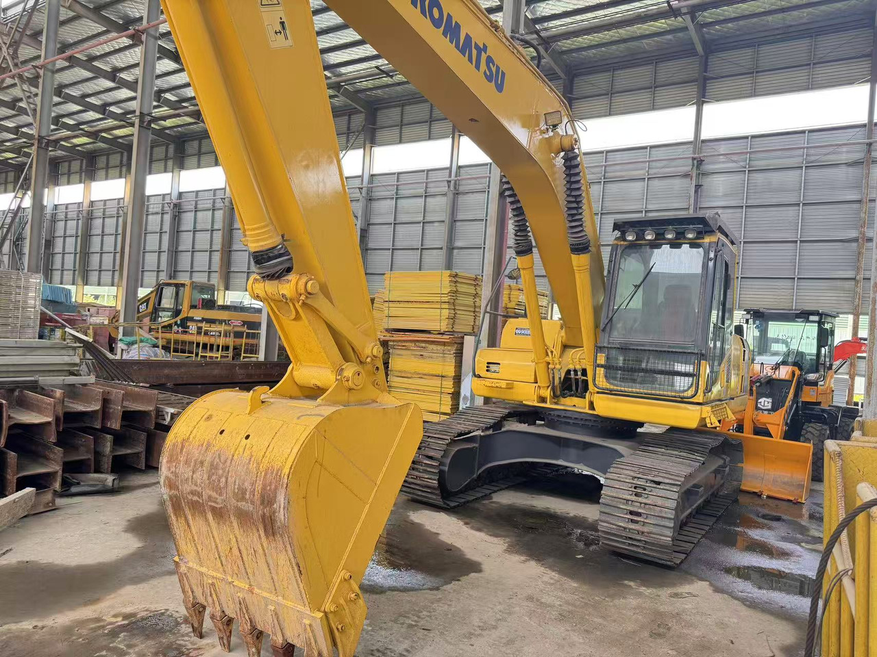 KOMATSU PC200-8 - Ekskavator perayap: gambar 5 KOMATSU PC200-8 - Ekskavator perayap: gambar 5