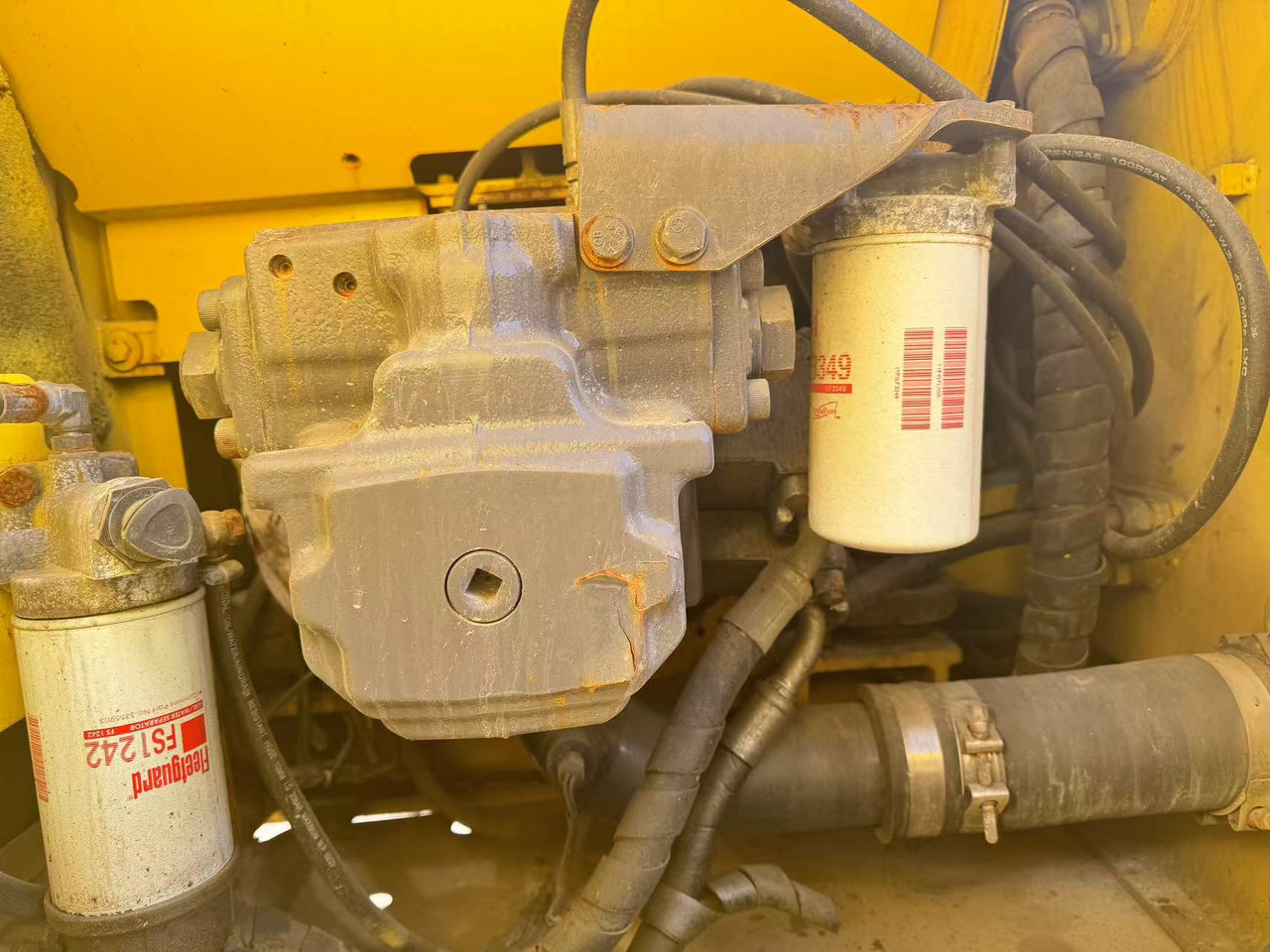 Ekskavator perayap KOMATSU PC200-8: gambar 6
