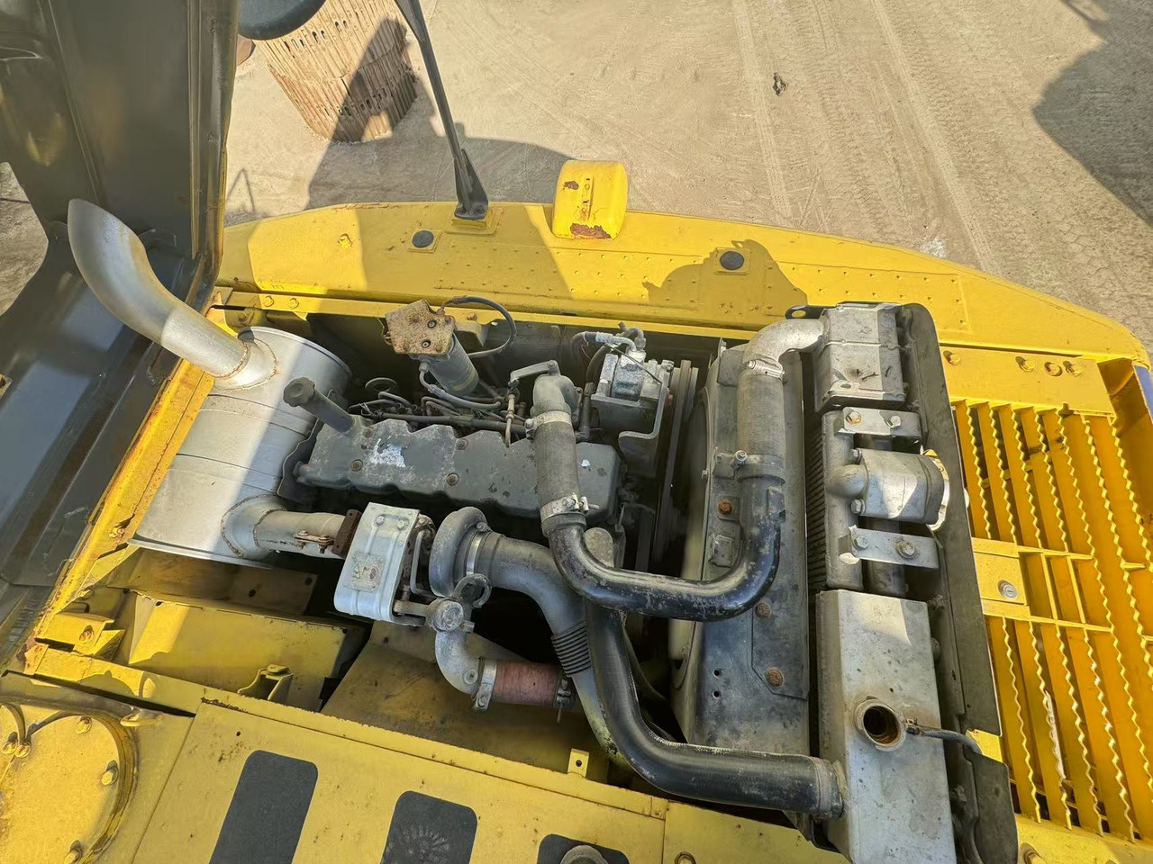 KOMATSU PC200-8 - Ekskavator perayap: gambar 5 KOMATSU PC200-8 - Ekskavator perayap: gambar 5