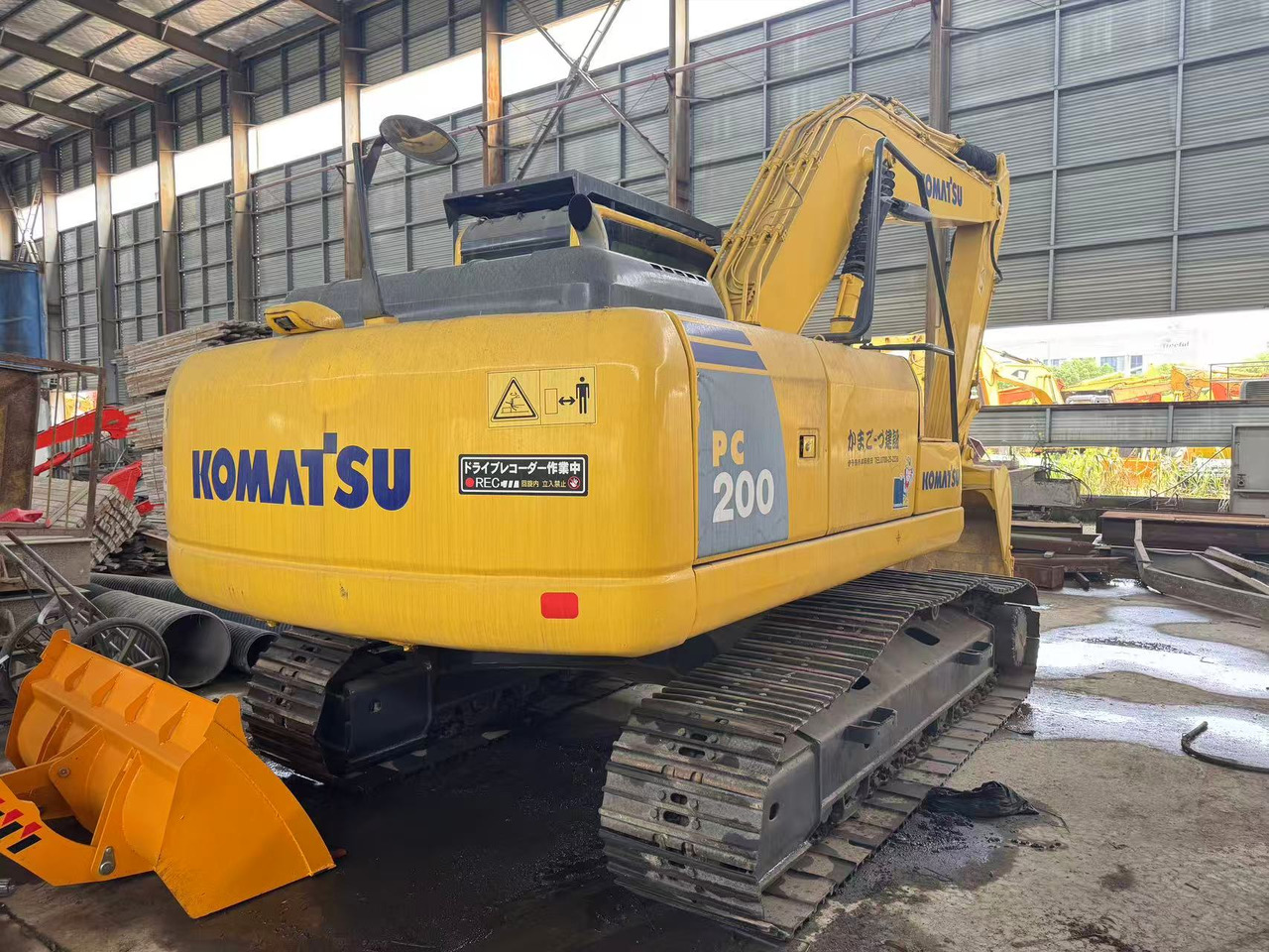 KOMATSU PC200-8 - Ekskavator perayap: gambar 2 KOMATSU PC200-8 - Ekskavator perayap: gambar 2