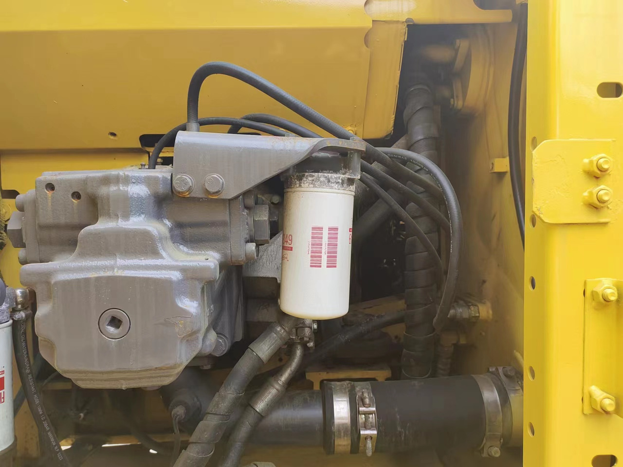 Ekskavator perayap KOMATSU PC200-8: gambar 7