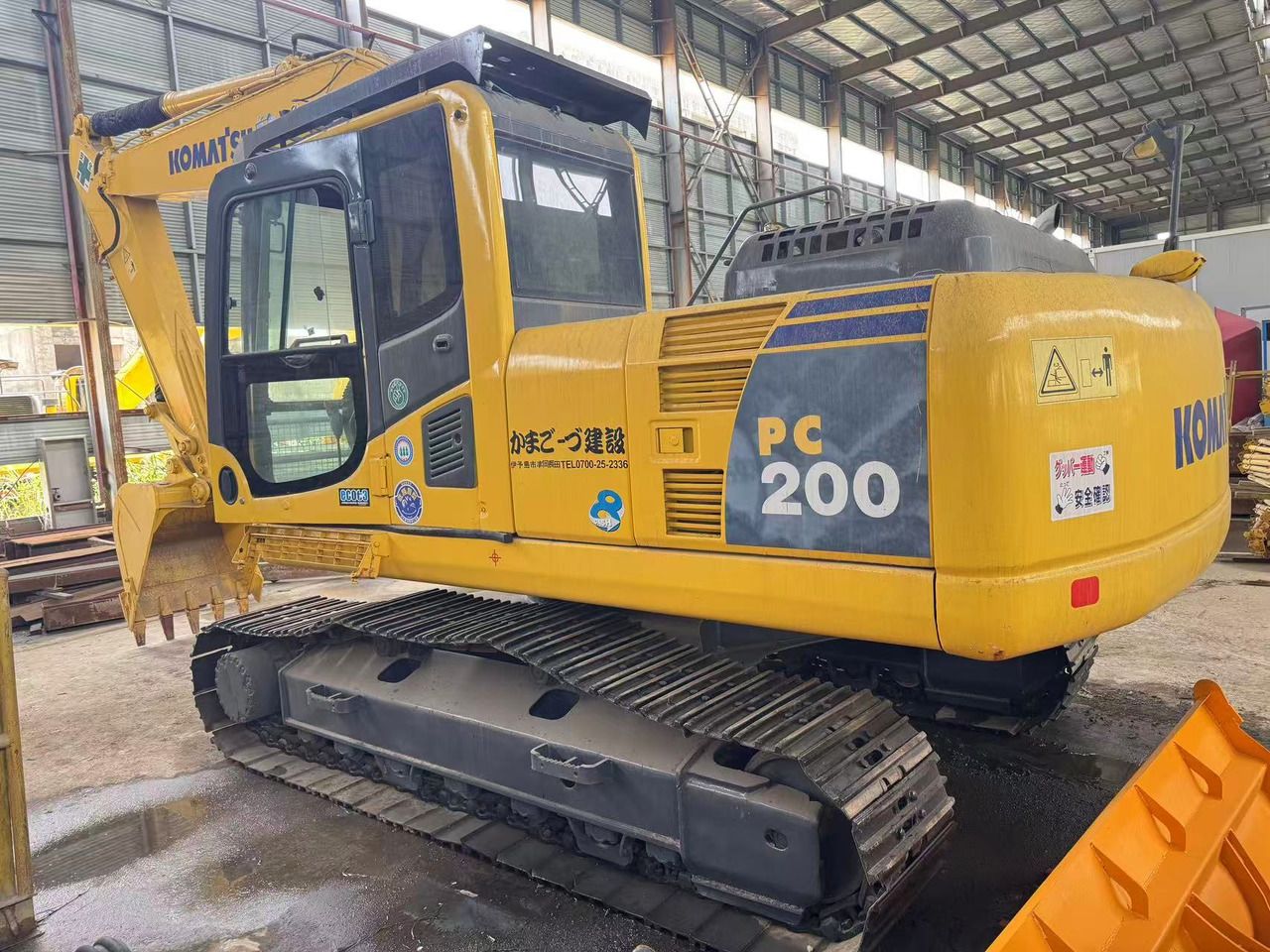 KOMATSU PC200-8 - Ekskavator perayap: gambar 1 KOMATSU PC200-8 - Ekskavator perayap: gambar 1