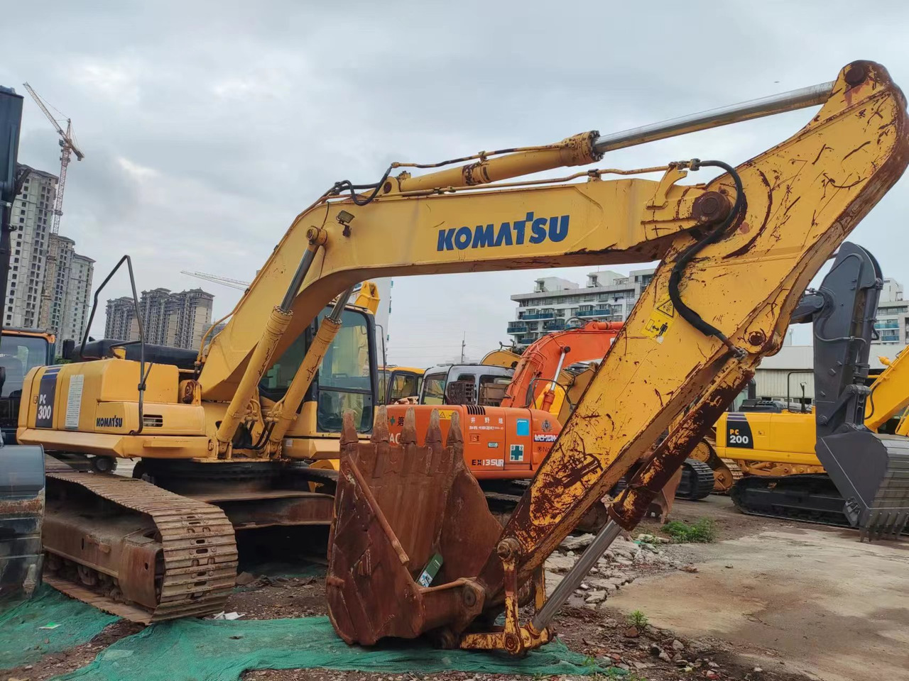 KOMATSU PC300-7 - Ekskavator perayap: gambar 1 KOMATSU PC300-7 - Ekskavator perayap: gambar 1