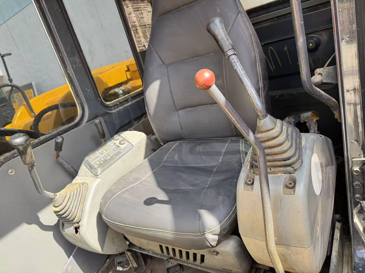 KOMATSU PC60-7 - Ekskavator mini: gambar 4 KOMATSU PC60-7 - Ekskavator mini: gambar 4