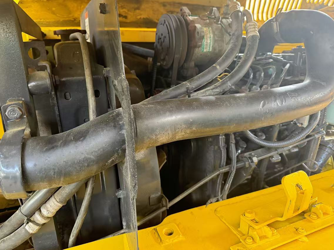 KOMATSU PC60-7 PC60 - Ekskavator mini: gambar 4 KOMATSU PC60-7 PC60 - Ekskavator mini: gambar 4