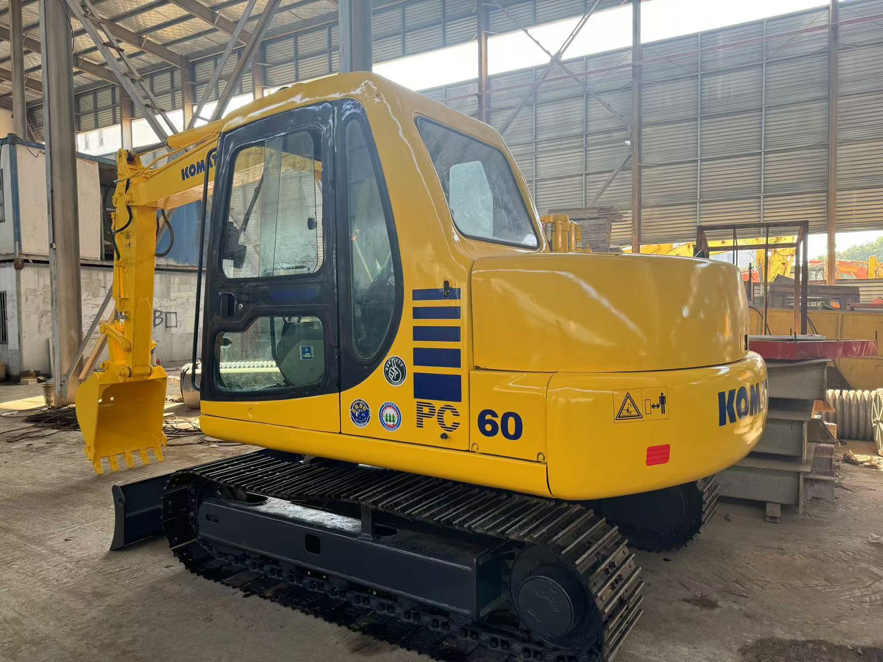 KOMATSU PC60-7 PC60 - Ekskavator mini: gambar 2 KOMATSU PC60-7 PC60 - Ekskavator mini: gambar 2