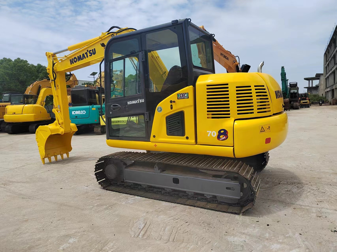 KOMATSU PC70-8 - Ekskavator perayap: gambar 1 KOMATSU PC70-8 - Ekskavator perayap: gambar 1