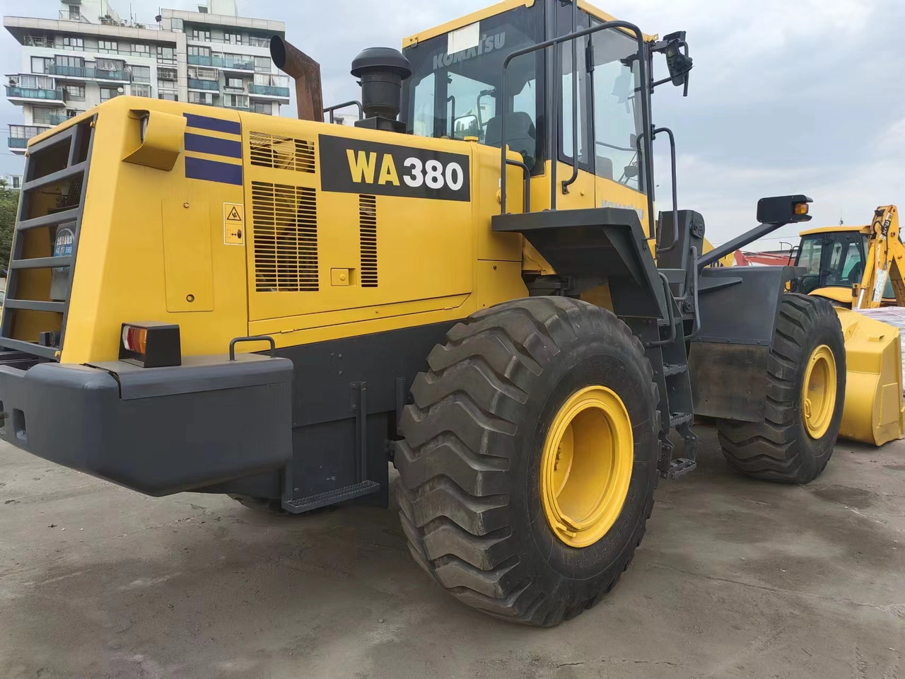 KOMATSU WA380-6 - Wheel loader: gambar 1 KOMATSU WA380-6 - Wheel loader: gambar 1