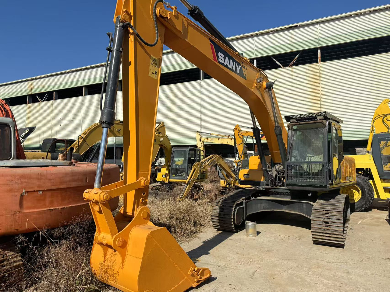 SANY SY215C - Ekskavator perayap: gambar 1 SANY SY215C - Ekskavator perayap: gambar 1