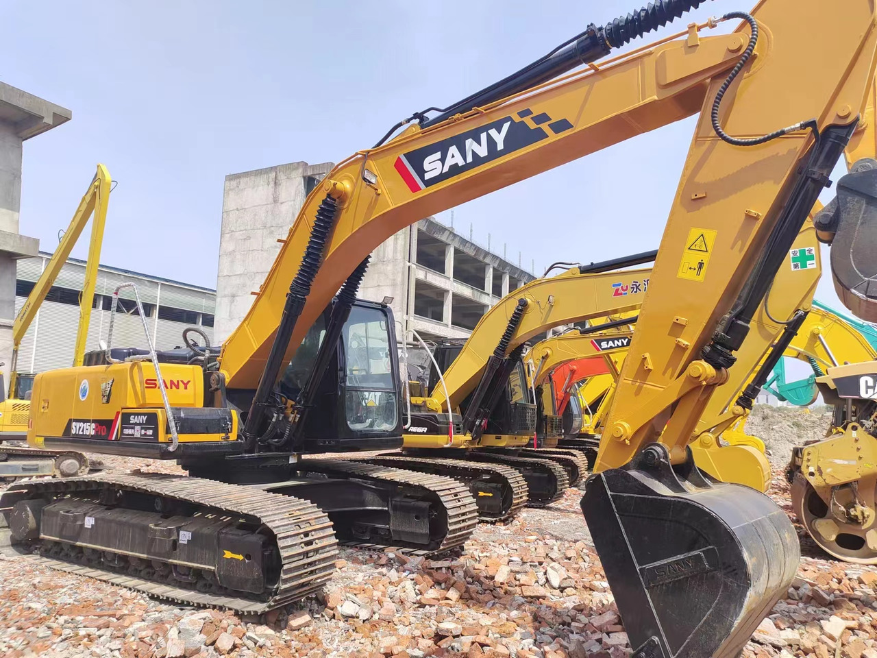 SANY SY215C - Ekskavator perayap: gambar 2 SANY SY215C - Ekskavator perayap: gambar 2