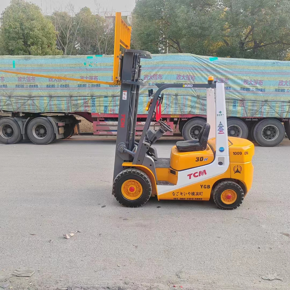 TCM FD30 diesel ISUZU engine forklift from Japan - Forklift diesel: gambar 3 TCM FD30 diesel ISUZU engine forklift from Japan - Forklift diesel: gambar 3