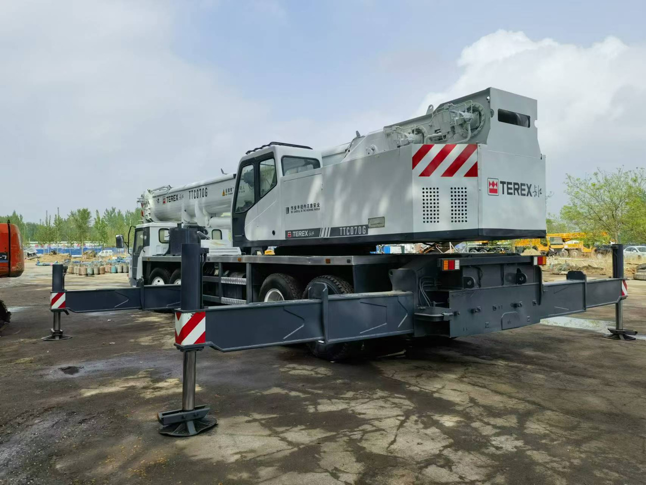 TEREX CHANGJIANG 70Ton - Derek bergerak: gambar 2 TEREX CHANGJIANG 70Ton - Derek bergerak: gambar 2