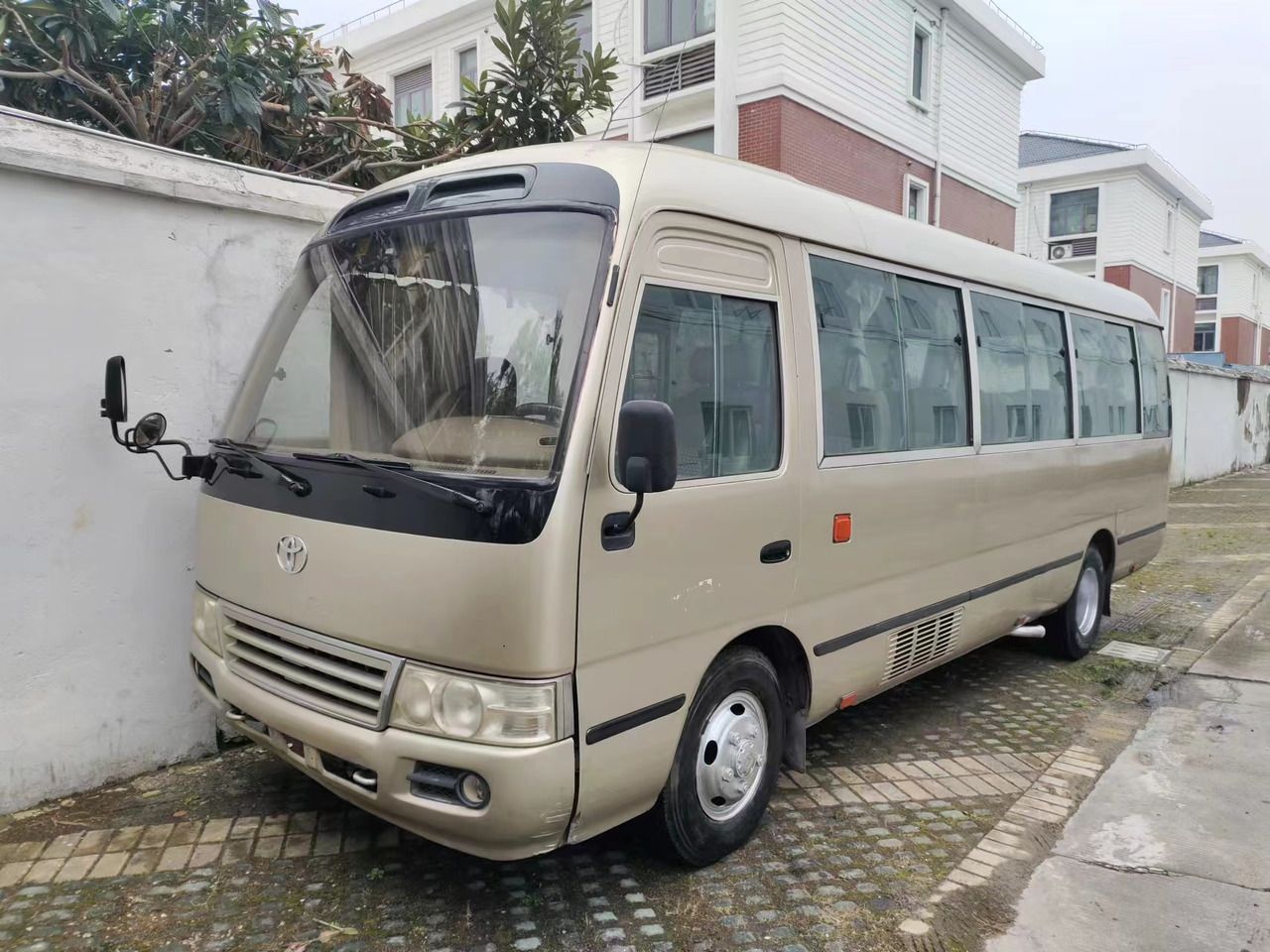 TOYOTA Coaster - Bus pinggiran kota: gambar 1 TOYOTA Coaster - Bus pinggiran kota: gambar 1