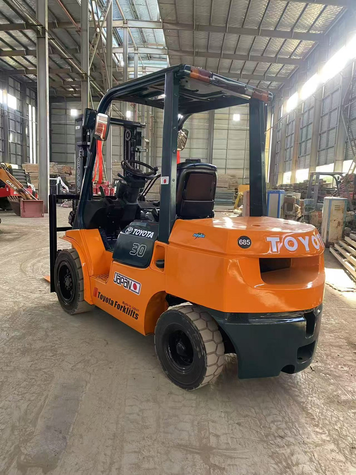 TOYOTA FD30 - Forklift diesel: gambar 2 TOYOTA FD30 - Forklift diesel: gambar 2
