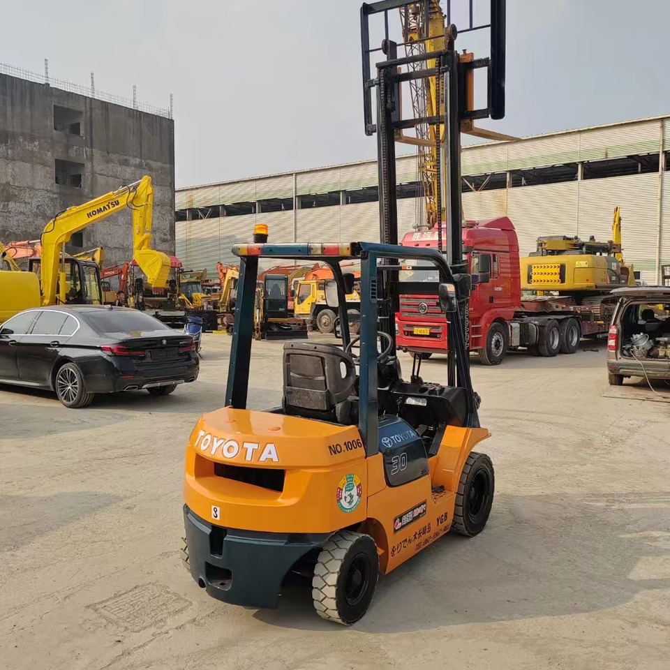 TOYOTA FD30 - Forklift diesel: gambar 3 TOYOTA FD30 - Forklift diesel: gambar 3