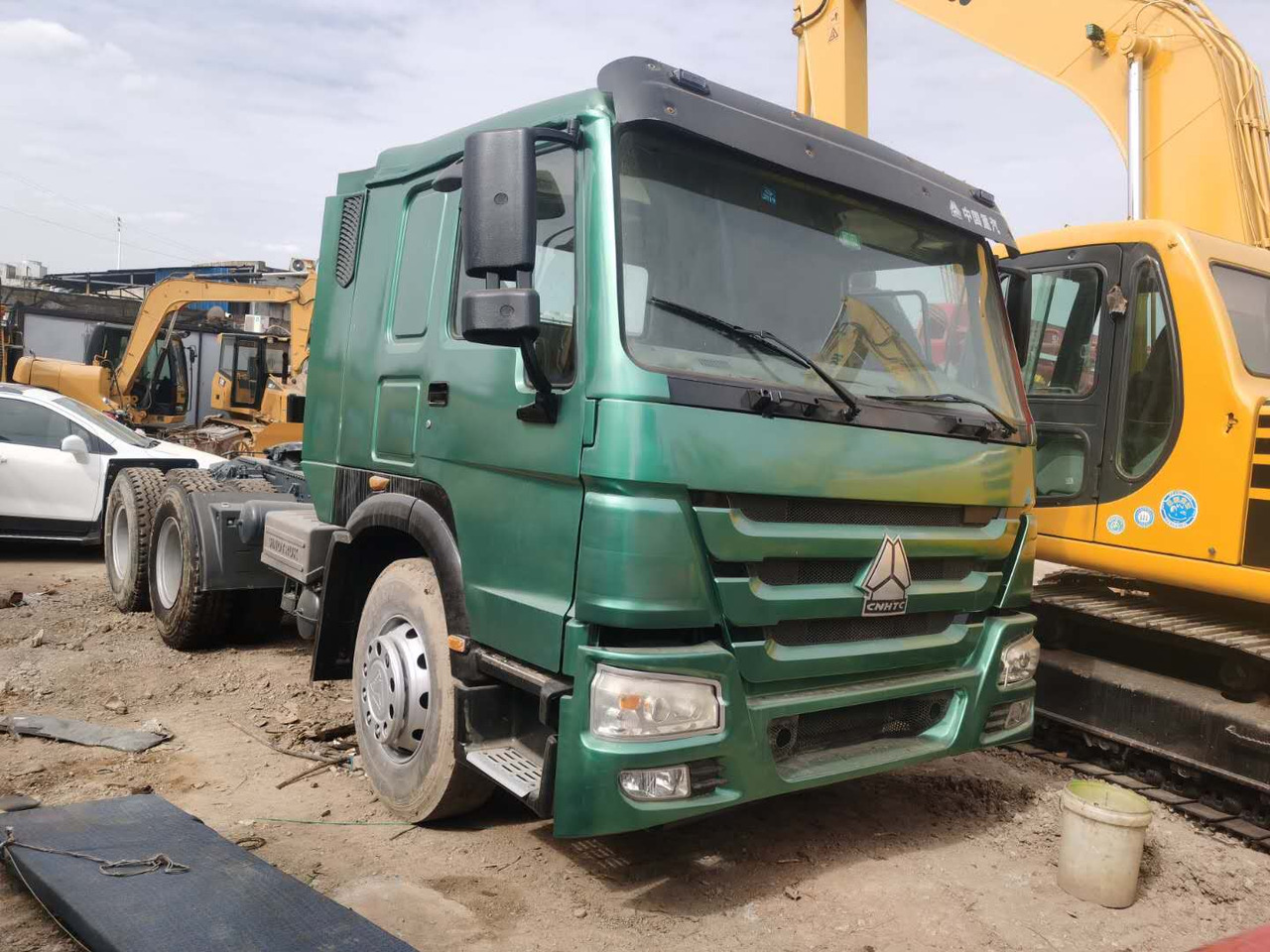 HOWO truck - Tractor head: gambar 1 HOWO truck - Tractor head: gambar 1