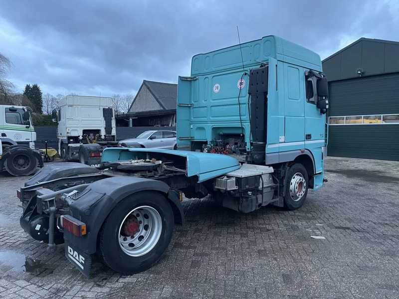 Tractor head DAF XF 105.460 Tractor unit: gambar 8 Tractor head DAF XF 105.460 Tractor unit: gambar 8