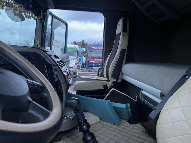 Tractor head DAF XF 105.460 Tractor unit: gambar 14 Tractor head DAF XF 105.460 Tractor unit: gambar 14