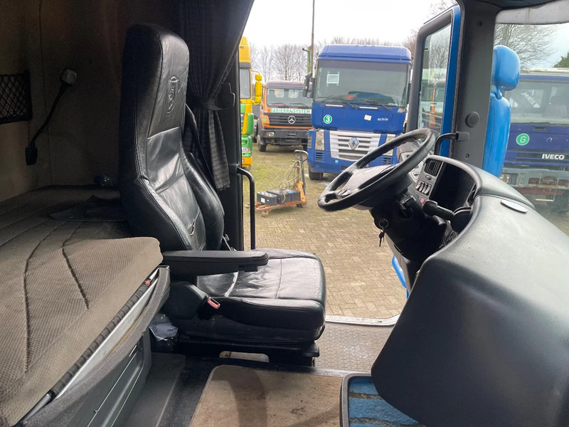 Interior photo 3: Leasing Scania R560 V8 Tractor unit Scania R560 V8 Tractor unit Interior photo 3: Leasing Scania R560 V8 Tractor unit Scania R560 V8 Tractor unit