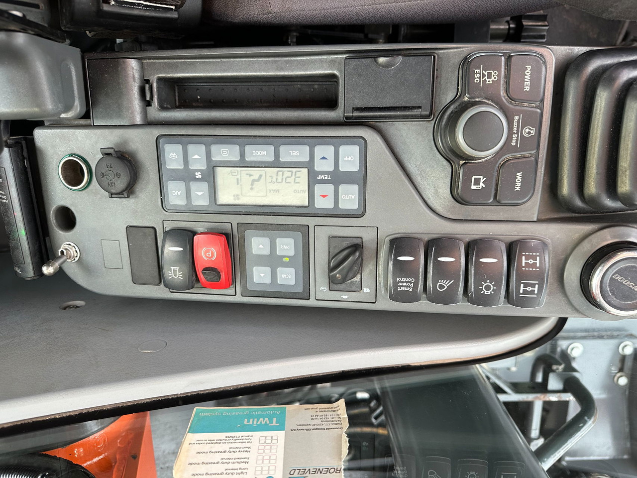 Ekskavator roda Doosan DX140W-5: gambar 11