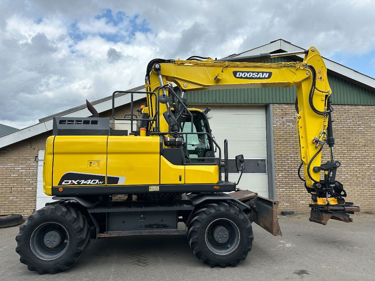 Ekskavator roda Doosan DX140W-5: gambar 6