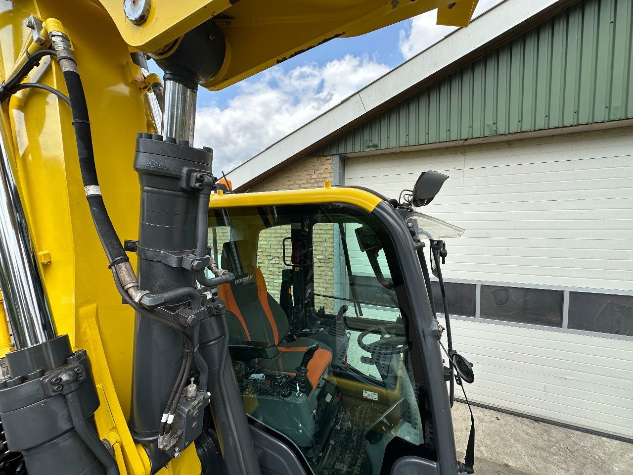 Ekskavator roda Doosan DX140W-5: gambar 26