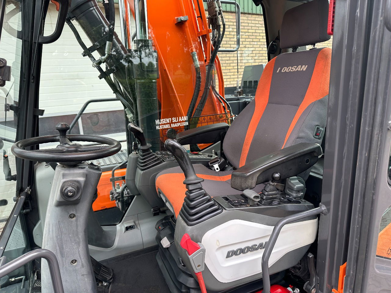 Ekskavator roda Doosan DX140W-5: gambar 10