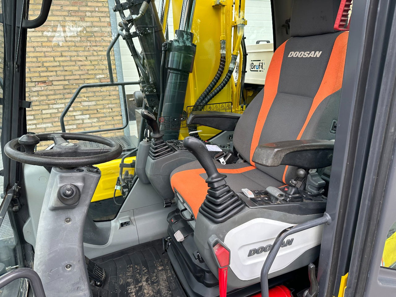 Ekskavator roda Doosan DX140W-5: gambar 13