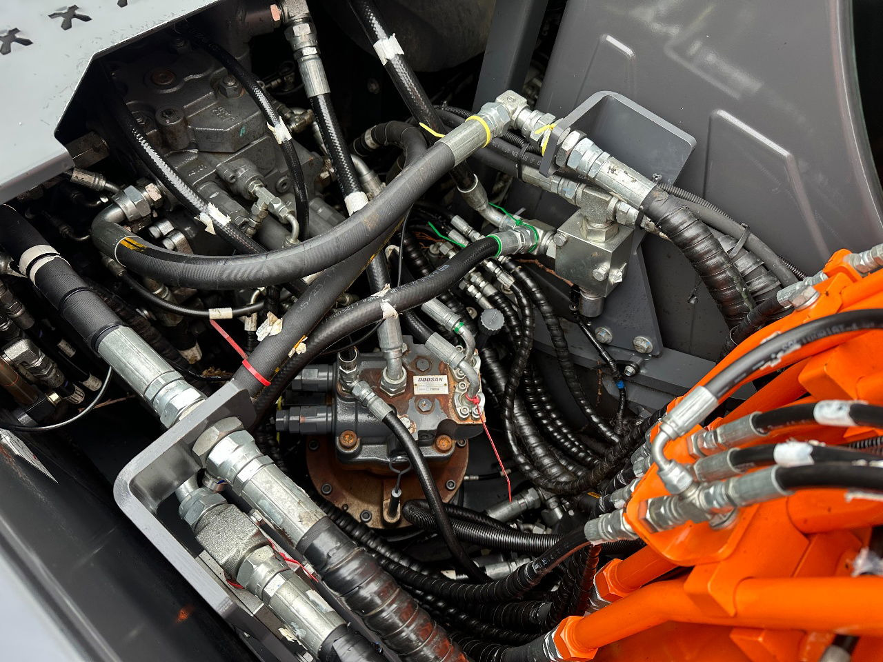 Ekskavator roda Doosan DX140W-5: gambar 26