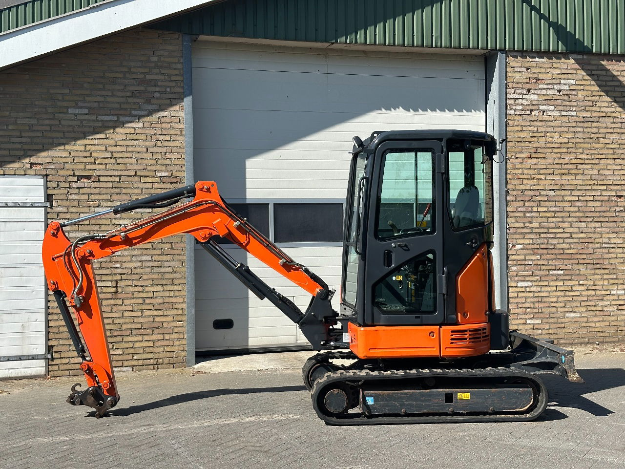 Hitachi ZX26U-6CR - Ekskavator mini: gambar 2 Hitachi ZX26U-6CR - Ekskavator mini: gambar 2