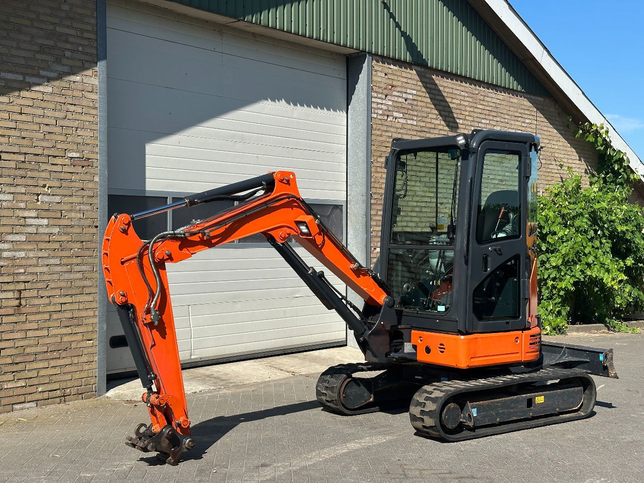 Hitachi ZX26U-6CR - Ekskavator mini: gambar 3 Hitachi ZX26U-6CR - Ekskavator mini: gambar 3