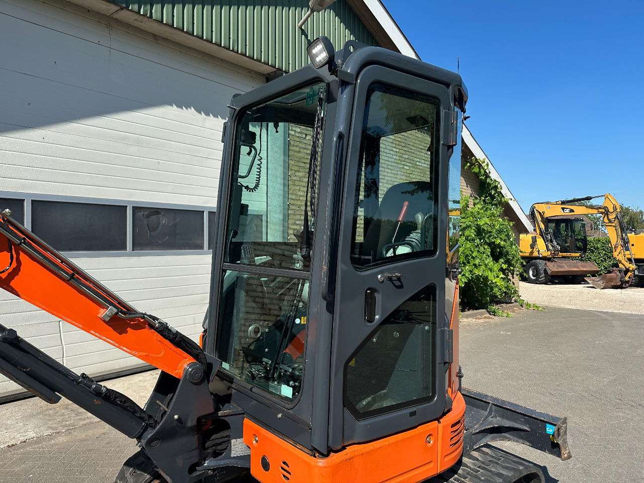 Hitachi ZX26U-6CR - Ekskavator mini: gambar 4 Hitachi ZX26U-6CR - Ekskavator mini: gambar 4