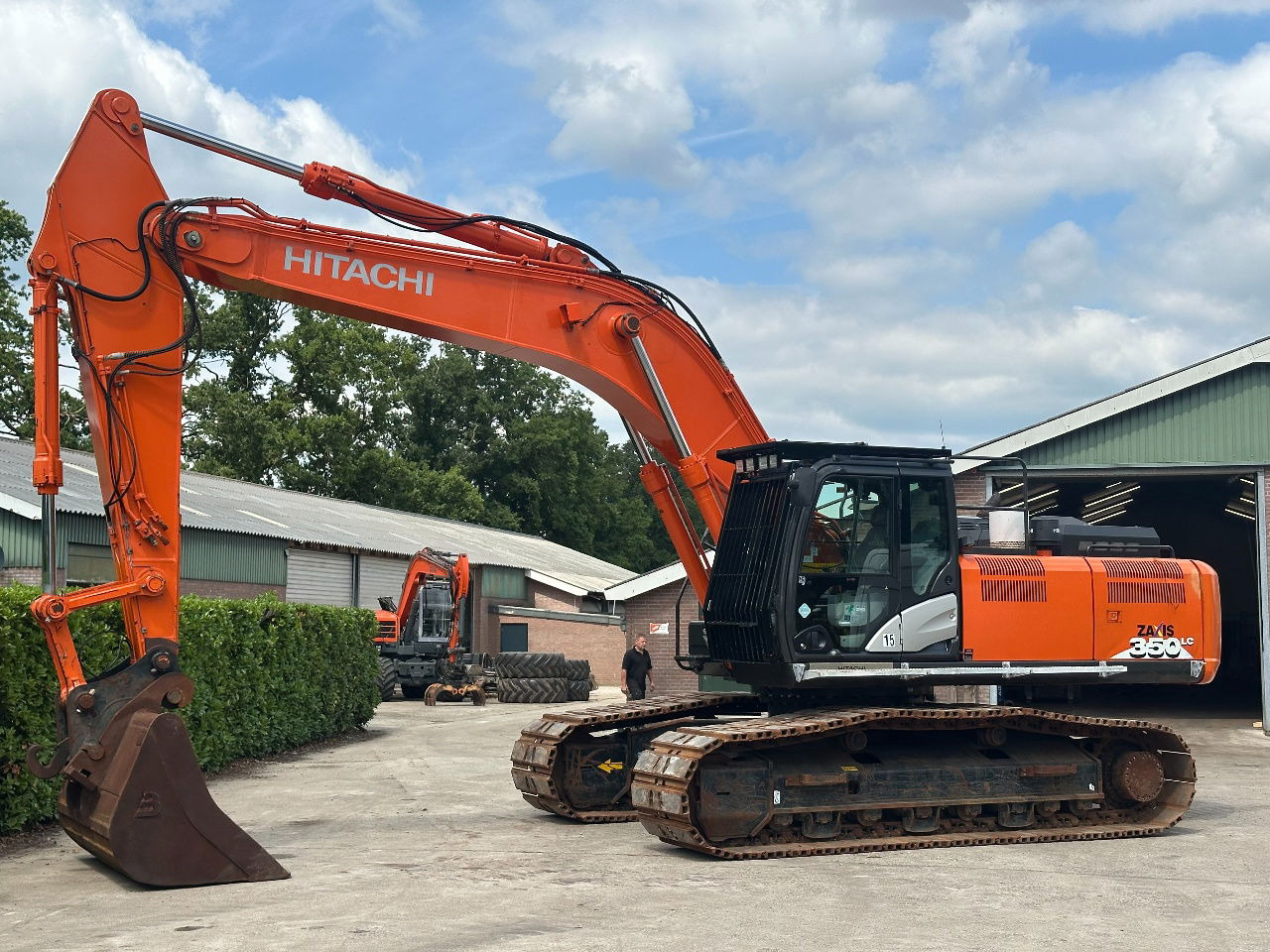 Hitachi ZX350LC-6 - Ekskavator perayap: gambar 1 Hitachi ZX350LC-6 - Ekskavator perayap: gambar 1
