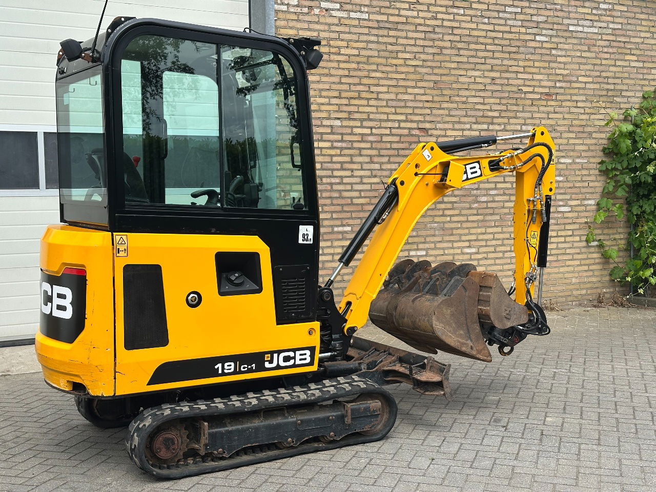 Ekskavator mini JCB 19 c1: gambar 6