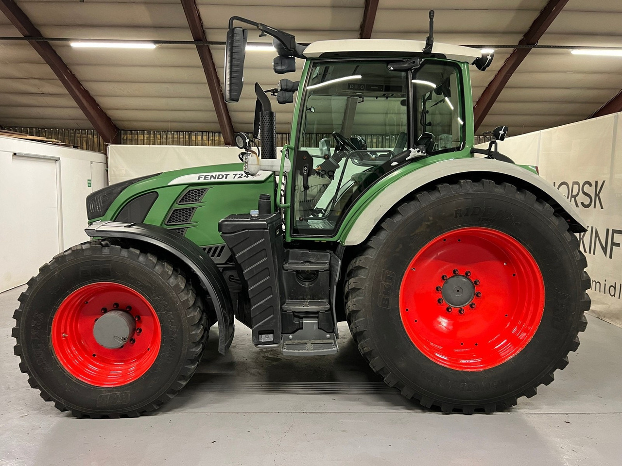 Fendt 724 Vario #TAR INNBYTTE# KAN LEVERES MED ANDRE DEKK# - Traktor: gambar 1 Fendt 724 Vario #TAR INNBYTTE# KAN LEVERES MED ANDRE DEKK# - Traktor: gambar 1