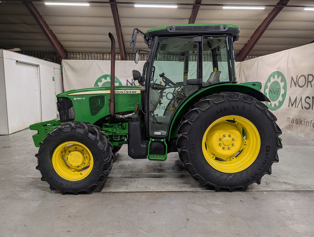 John Deere 5090G - Traktor: gambar 2 John Deere 5090G - Traktor: gambar 2